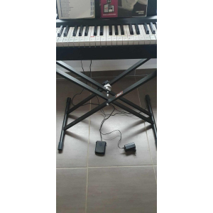 Yamaha P-143 - estado como nuevo + accesorios