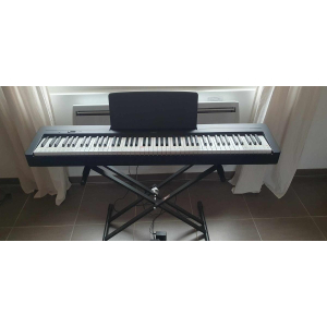 Yamaha P-143 - estado como nuevo + accesorios