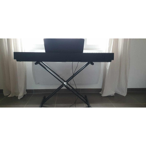 Yamaha P-143 - estado como nuevo + accesorios