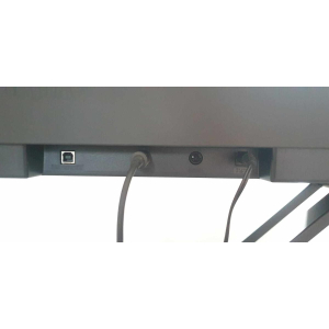 Yamaha P-143 - estado como nuevo + accesorios