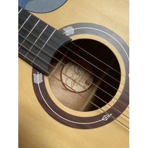 Naderman NDGC1 CE is a professional electro-acoustic classical guitar that combines traditional craftsmanship with modern techno