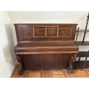 El Piano vertical Rameau es una elección perfecta para cualquier pianista, ya sea principiante o experimentado. Con su diseño 