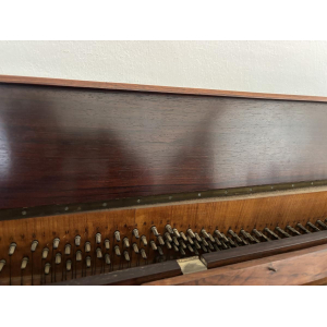 El Piano vertical Rameau es una elección perfecta para cualquier pianista, ya sea principiante o experimentado. Con su diseño 