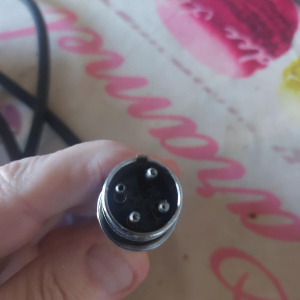 Shure 565 es un micrófono dinámico con una calidad de audio excepcional. Diseñado para ser utilizado en presentaciones en 