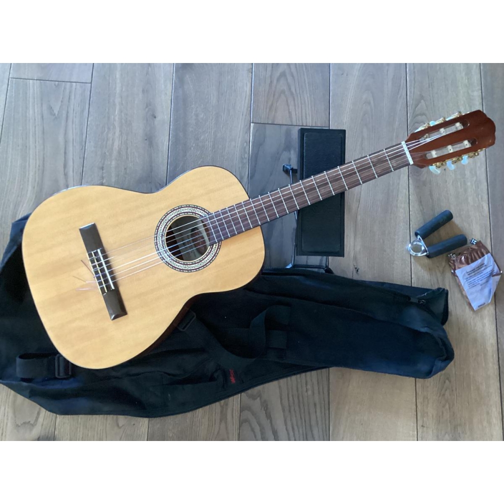 Stagg 3/4 classical guitar with case