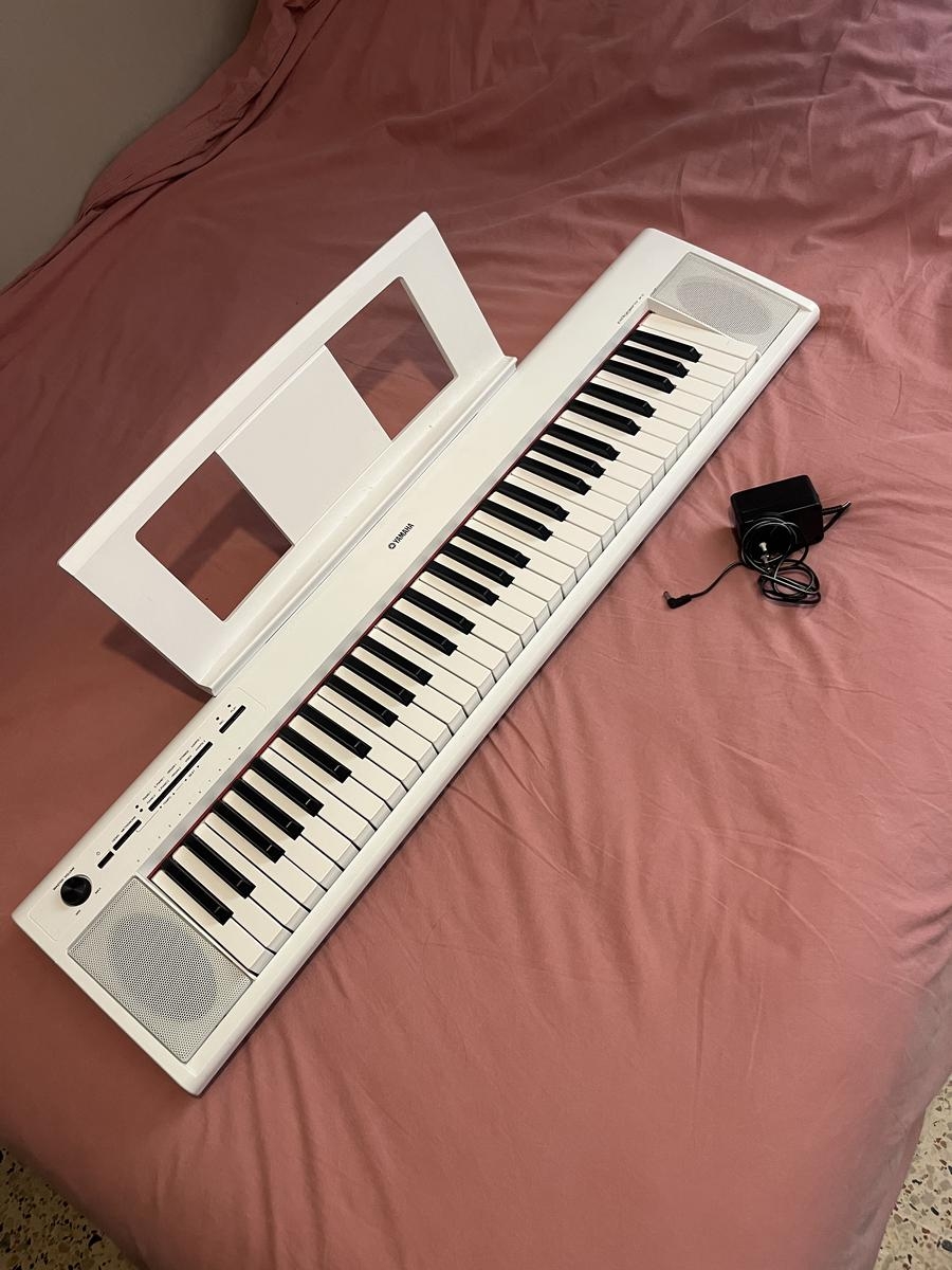 Yamaha Piaggero NP-12 White - Piano Keyboard