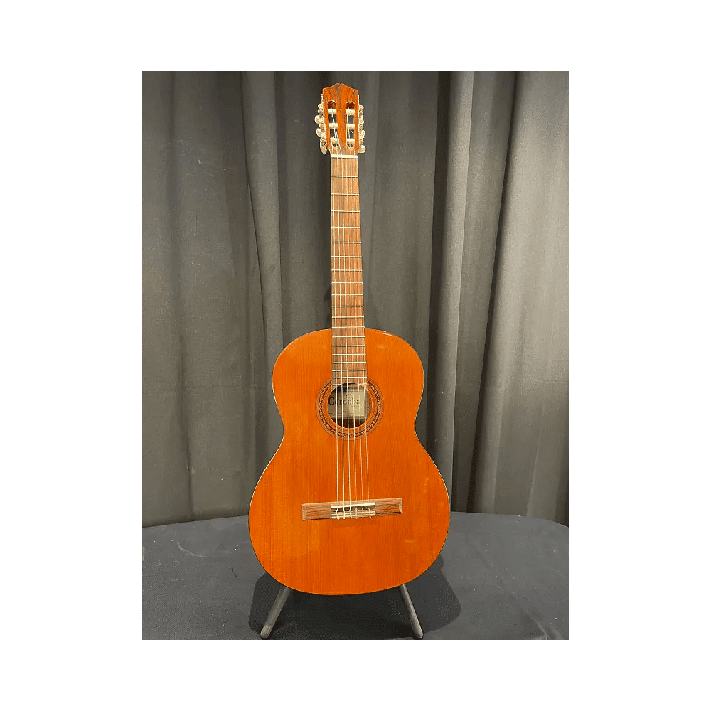 La Cordoba Iberia C5 es una guitarra clásica de alta calidad, diseñada para satisfacer las necesidades de los músicos 