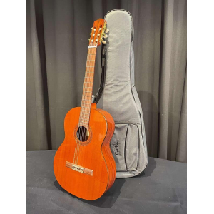 La Cordoba Iberia C5 es una guitarra clásica de alta calidad, diseñada para satisfacer las necesidades de los músicos 