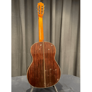 La guitarra clásica Cordoba C7 CD/IN ofrece una combinación perfecta de artesanía tradicional y tecnología moderna. Este