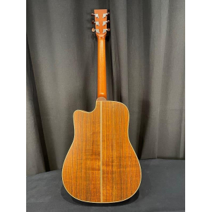 Lakewood D-18 CP es una guitarra acústica de alta calidad, fabricada por la prestigiosa marca alemana Lakewood Guitars. Con su 