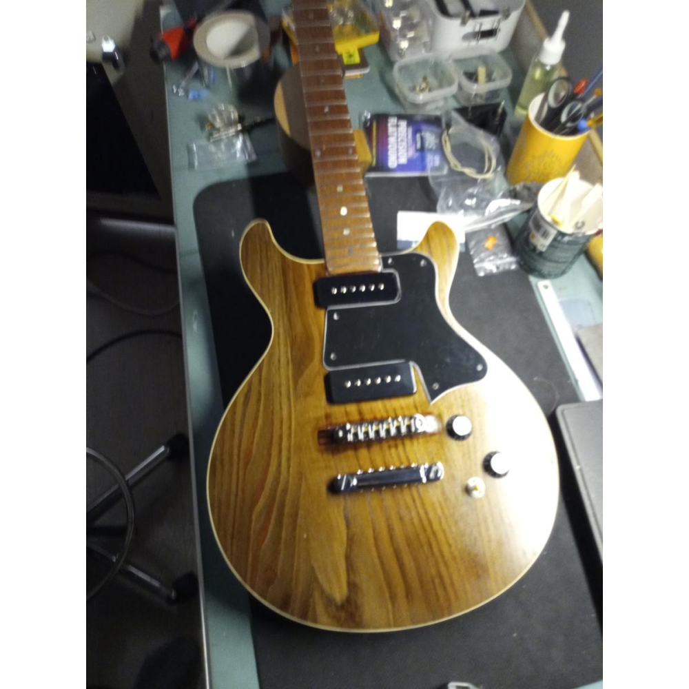 Gibson LP Double Cut-style guitar