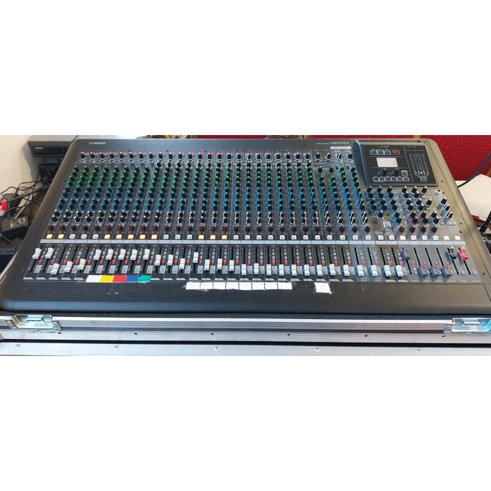Yamaha MGP 32 - Table de mixage