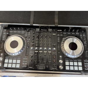 Pioneer DDJ-SZ is a professional DJ controller designed for the ultimate performance experience. With its large, touch-sensitive