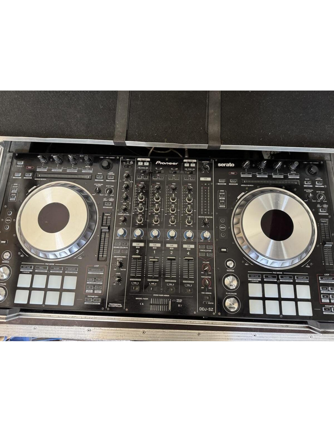 Pioneer DDJ-SZ is a professional DJ controller designed for the