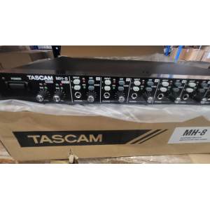 Tascam MH-8 es un amplificador de auriculares de alta calidad que permite a los usuarios disfrutar de una experiencia de escucha