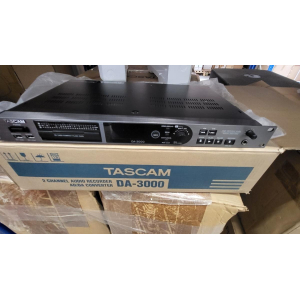 Tascam DA-3000 es un grabador/masterizador de audio de alta resolución diseñado para aplicaciones profesionales. Con un 