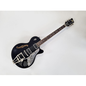 La Duesenberg Starplayer TV + 2020 Black es una guitarra eléctrica de alta gama que combina elegancia retro con un rendimiento 