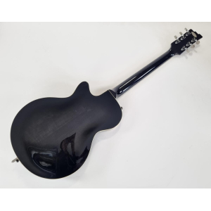 La Duesenberg Starplayer TV + 2020 Black es una guitarra eléctrica de alta gama que combina elegancia retro con un rendimiento 