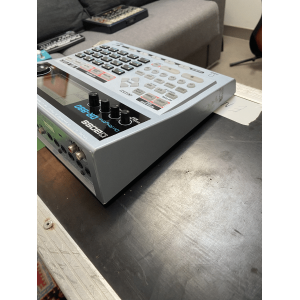 The Boss Dr Rhythm DR880 is a powerful drum machine that offers an extensive range of sounds and features. With its comprehensiv