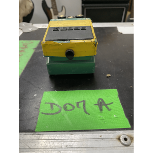 Boss T2 es un pedal de efectos de guitarra innovador que te brinda una amplia gama de opciones para crear sonidos únicos y 