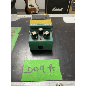 Boss T2 es un pedal de efectos de guitarra innovador que te brinda una amplia gama de opciones para crear sonidos únicos y 