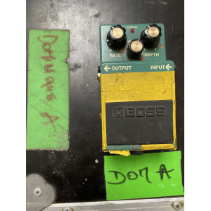 Boss T2 es un pedal de efectos de guitarra innovador que te brinda una amplia gama de opciones para crear sonidos únicos y 