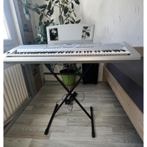 Yamaha DGX-205 "Portable Grand"