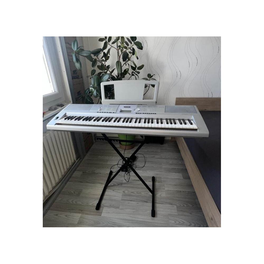 Yamaha DGX-205 "Portable Grand"