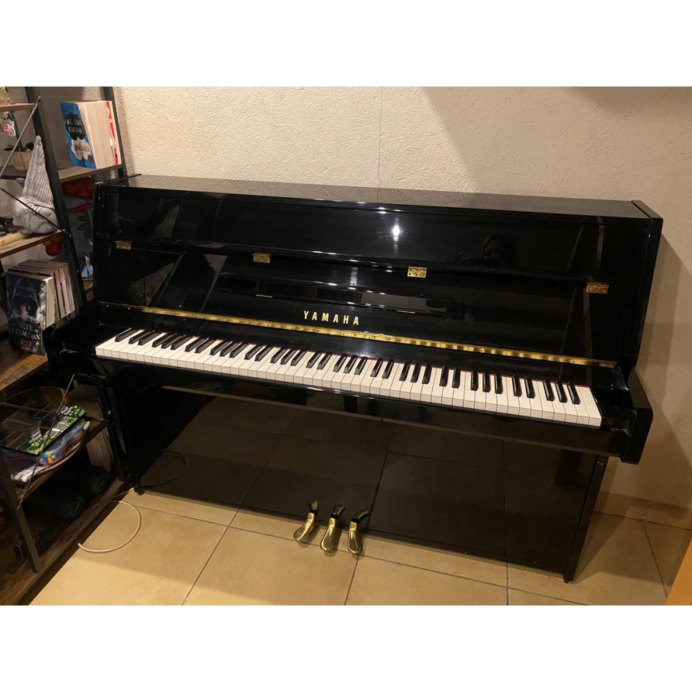 YAMAHA B1 UPRIGHT PIANO