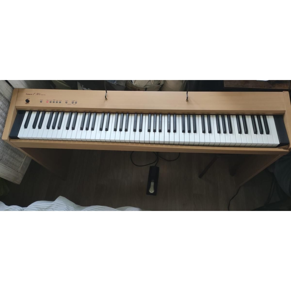 ROLAND F30E piano digital