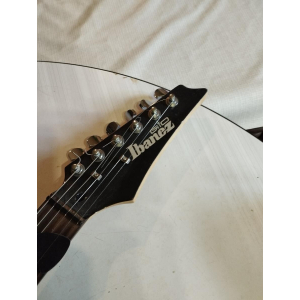 La Ibanez GIO GRX es una guitarra eléctrica versátil y asequible que se adapta a una amplia variedad de estilos musicales. Con