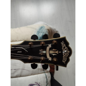 Washburn J600 es un increíble y versátil guitarra eléctrica semi-hueca. Con su elegante diseño y construcción de alta 