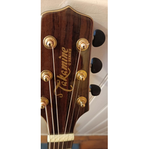 Takamine EG363SC es una guitarra acústica-electroacústica con un sonido y una calidad excepcionales. Con una tapa de abeto 