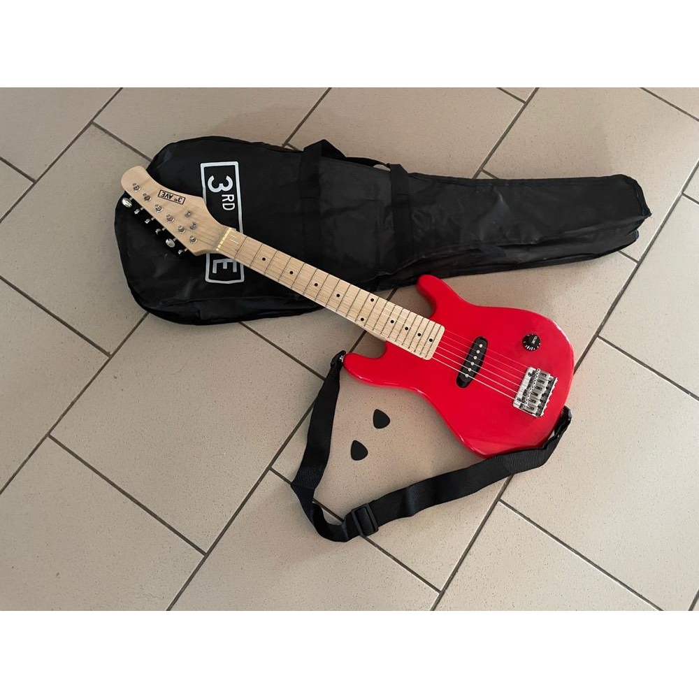 3rd Avenue - Guitarra eléctrica de viaje roja con funda