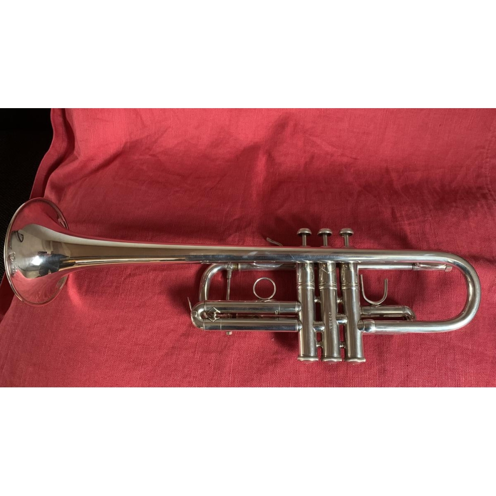 Bach Stradivarius Model 239 - Trompeta en Do plateada con calibre CL