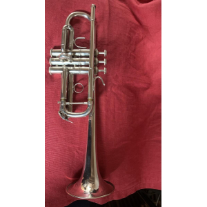 Bach Stradivarius Model 239 - Trompeta en Do plateada con calibre CL