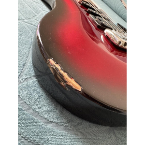 Aria Pro II - Guitarra eléctrica HSS en color rojo metálico