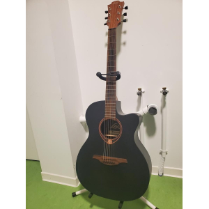La Lâg Tramontane T118 ACE BLK es una guitarra electroacústica de gran calidad. Con una estética elegante y un sonido