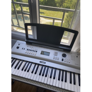 Yamaha - portable Grand DGX 230
