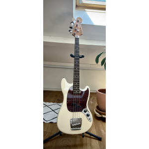The Squier Vintage Modified Mustang Bass