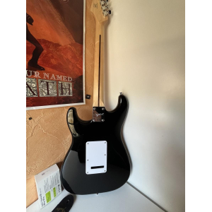 Squier Stratocaster + Squier Frontman 10G Amp