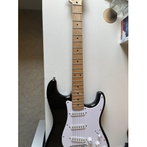 Squier Stratocaster + Amplificador Squier Frontman 10G