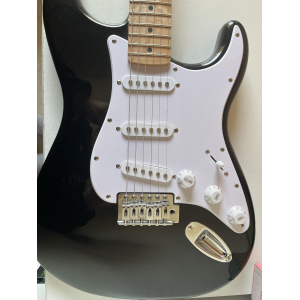 Squier Stratocaster + Amplificador Squier Frontman 10G