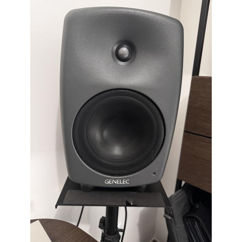 Genelec 8040B - Pair of like-new bi-amplified pro studio monitors