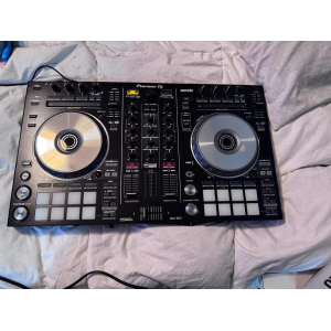 Pioneer DJ DDJ-SR2 2-deck Serato DJ Pro Controller