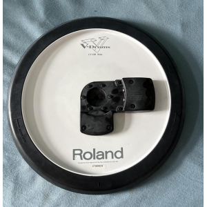 El Roland CY13R es un plato de tres zonas de la reconocida marca Roland. Con un diámetro de 13 pulgadas, este plato de batería