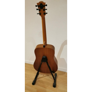 La guitarra Lâg Tramontane 70D-HIT es una magnífica opción para los músicos que buscan un sonido excepcional y una calidad 