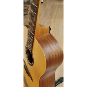 La guitarra Lâg Tramontane 70D-HIT es una magnífica opción para los músicos que buscan un sonido excepcional y una calidad 