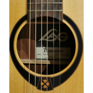 La guitarra Lâg Tramontane 70D-HIT es una magnífica opción para los músicos que buscan un sonido excepcional y una calidad 