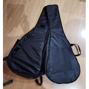 La guitarra Lâg Tramontane 70D-HIT es una magnífica opción para los músicos que buscan un sonido excepcional y una calidad 